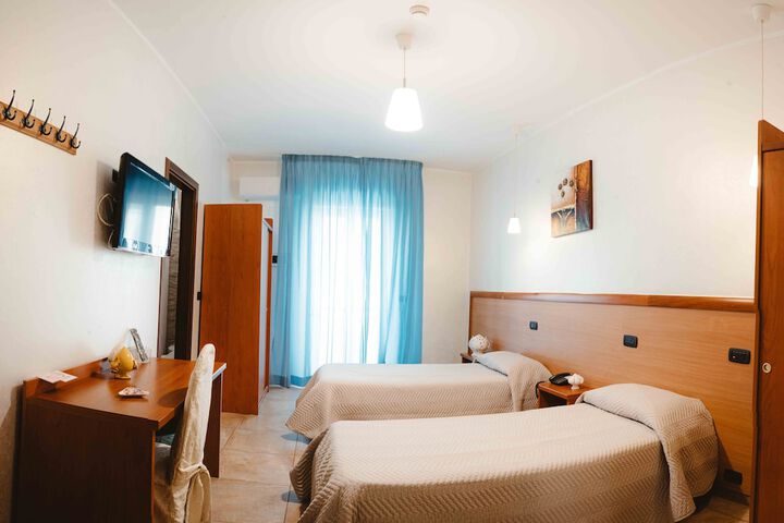 Room 16 of 72