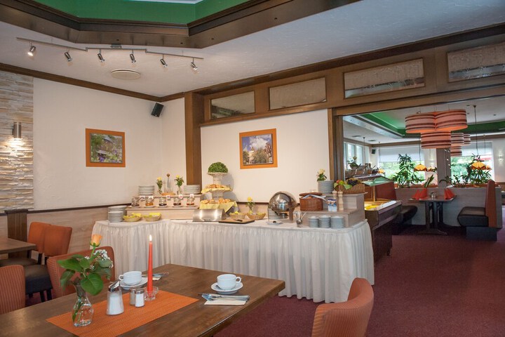 Breakfast/Coffee Service 18 of 43
