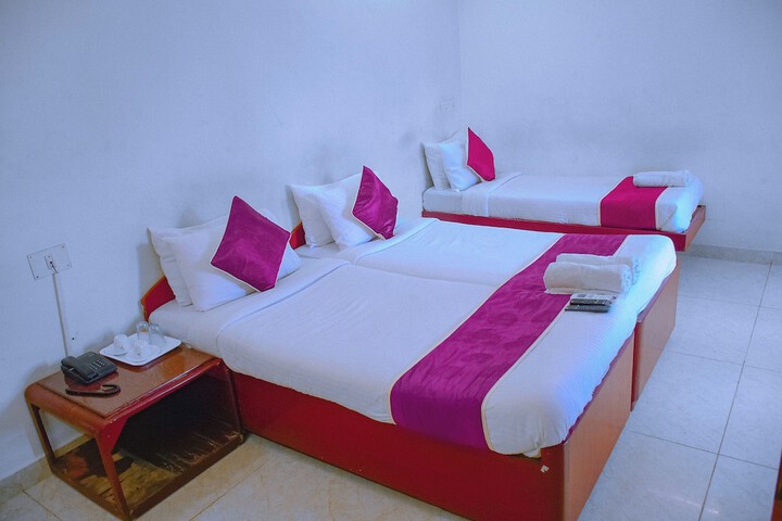 Room 9 of 32