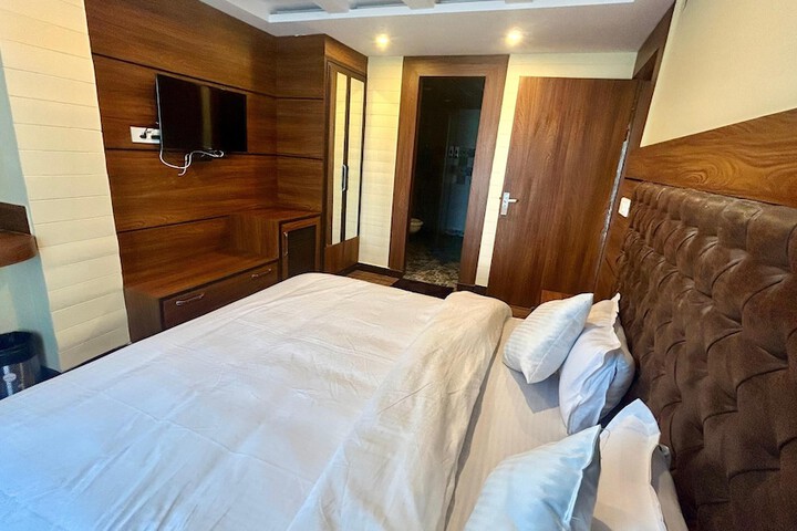 Room 29 of 64