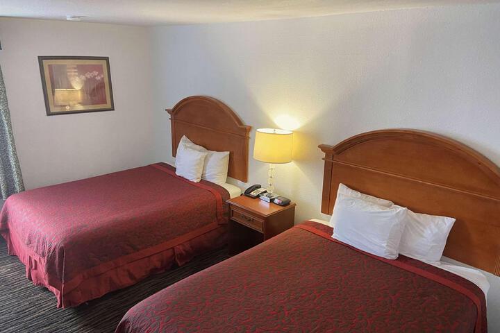 2 Queen Beds Accessible (5 of 11)