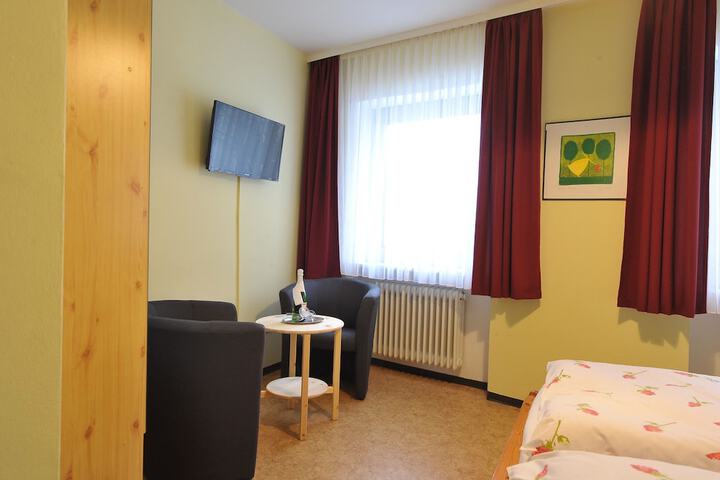 Room 11 of 30
