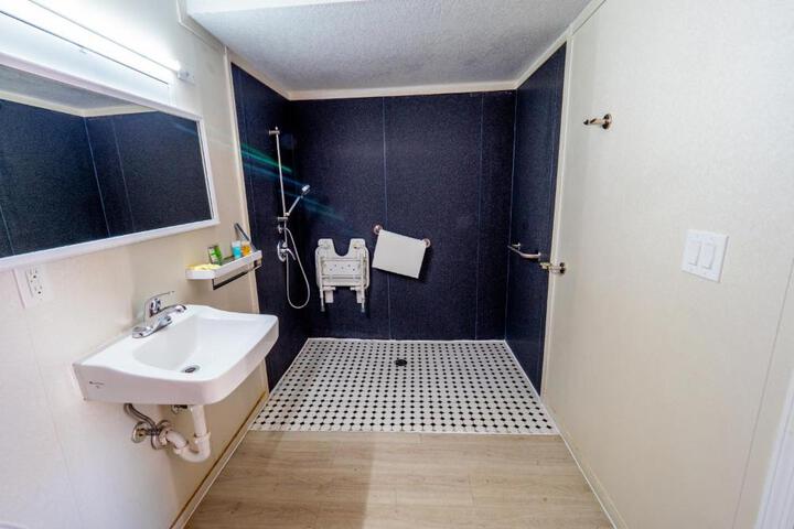 2 Double Beds Mobility Accessible (3 of 7)