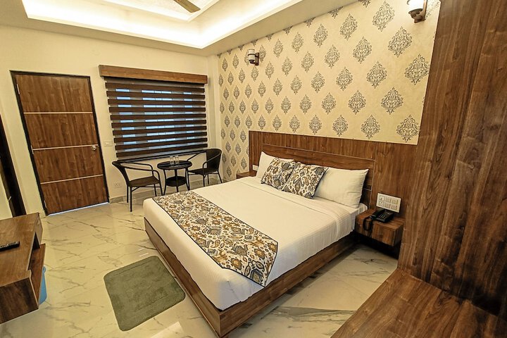 Room 2 of 7