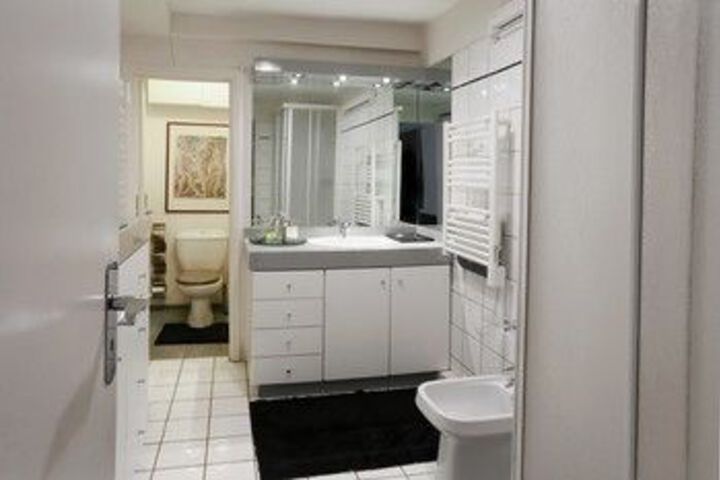 Room 5 of 168