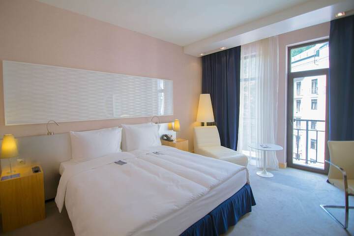 Room 25 of 186