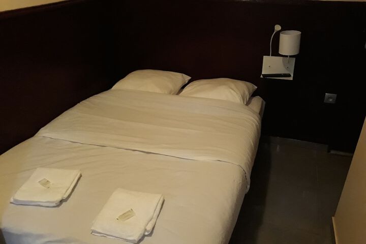 Room 3 of 12