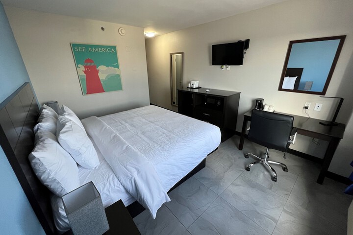 Room 11 of 27
