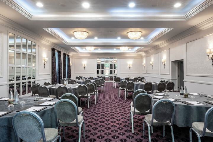 Ballroom/Hall 40 of 45