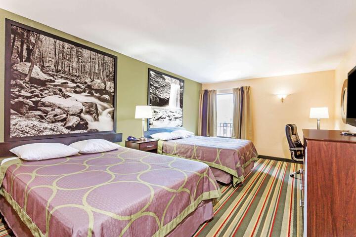 2 Queen Beds (3 of 10)