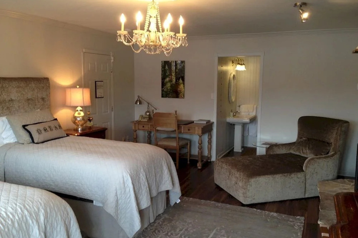 Room 4 of 13
