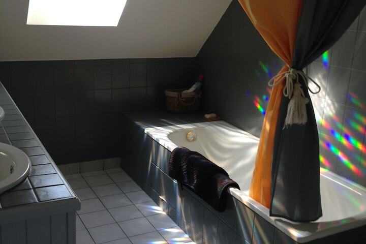 Room 4 of 7