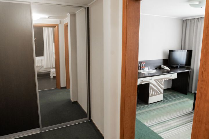 Room 28 of 72