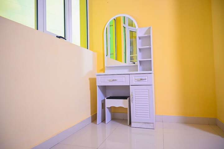 Room 5 of 13
