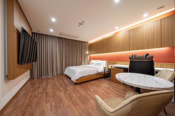 Room 16 of 29