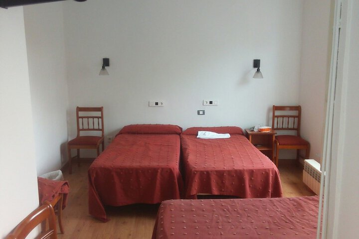 Room 4 of 8