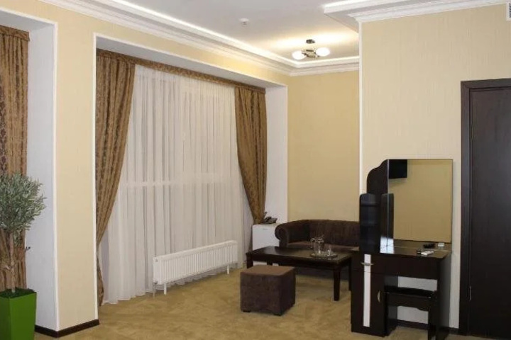 Room 7 of 19