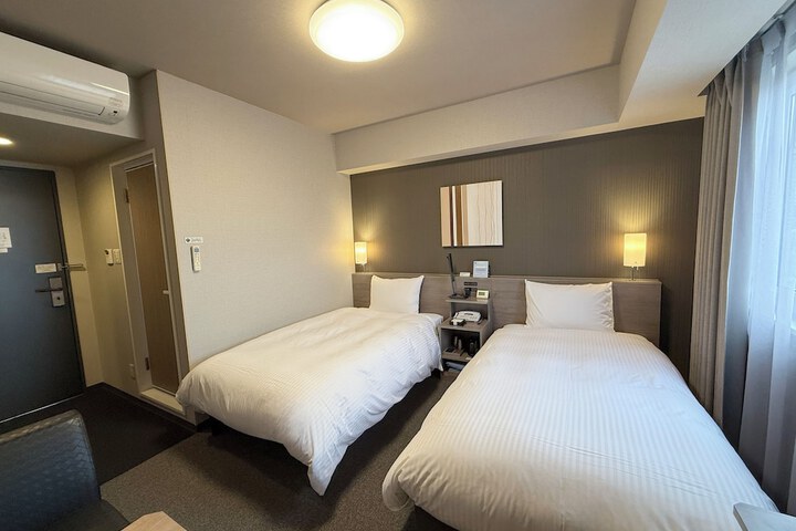 Room 6 of 35