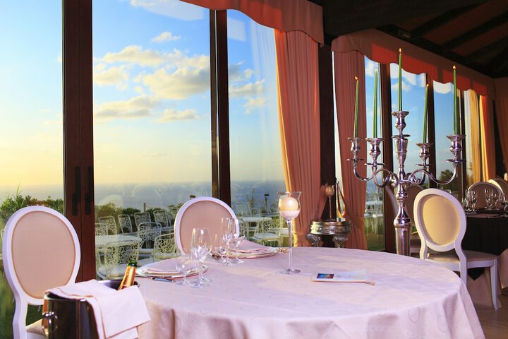 Dining 42 of 46