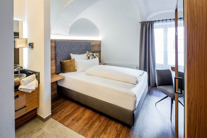 Room 5 of 54