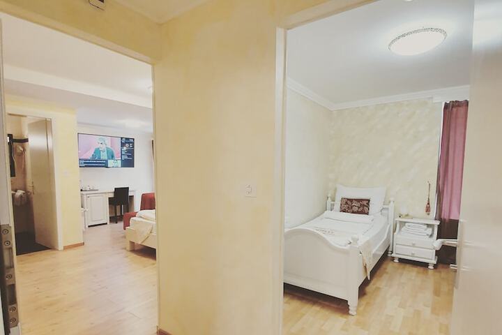 Room 18 of 266