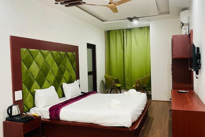 Room 2 of 13