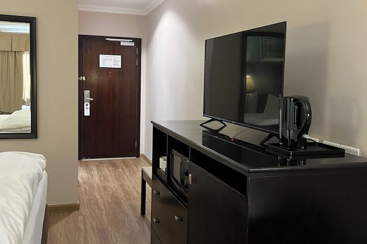 Room 6 of 24