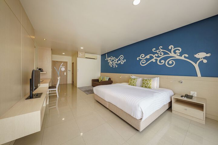 Room 7 of 32
