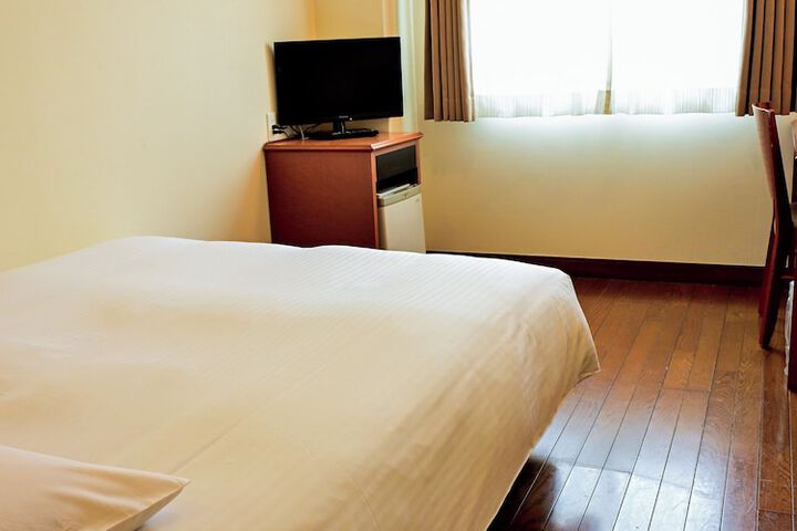 Room 10 of 42