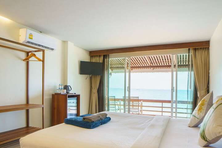 Room 15 of 170