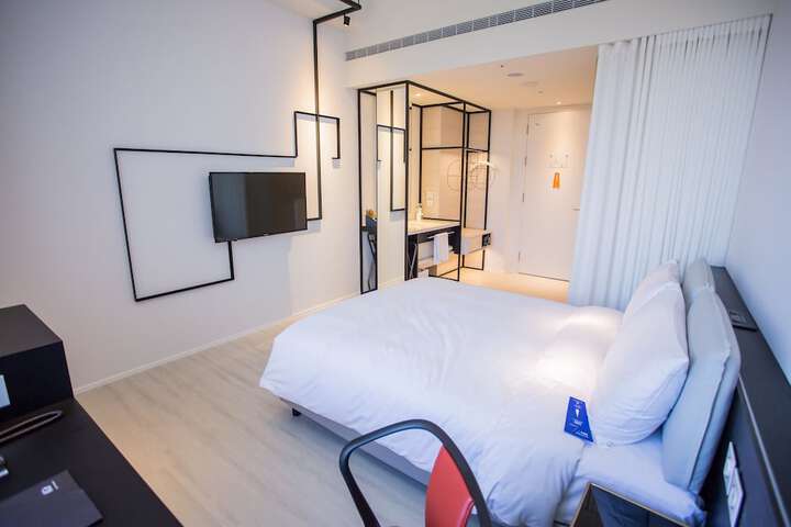 Room 48 of 83