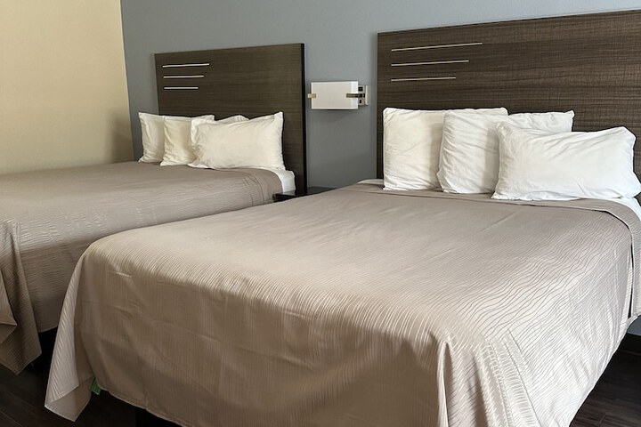 Standard Room, King or Two Doubles (13 of 15)