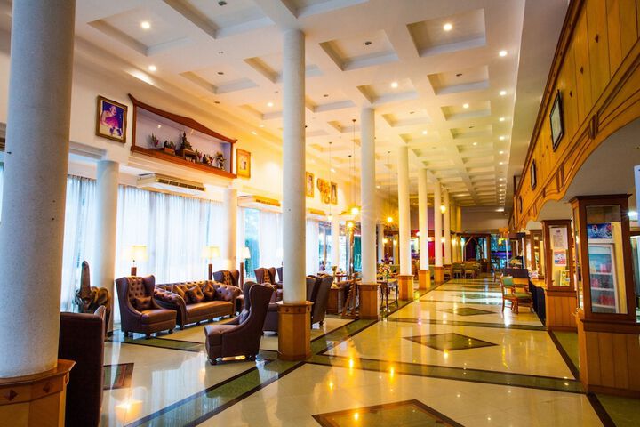 Entrance & Lobby