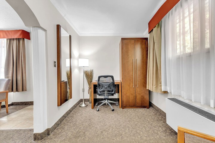 Room 33 of 57