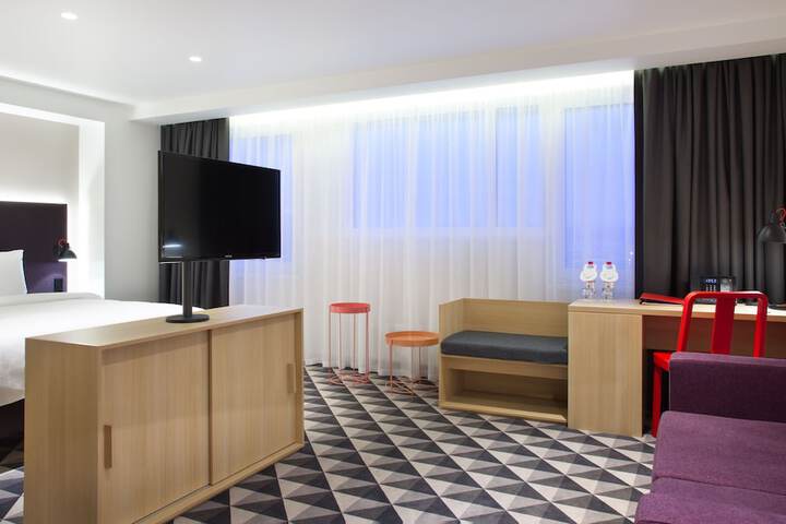Room 9 of 48