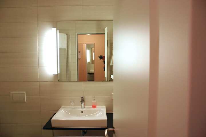Room 17 of 40