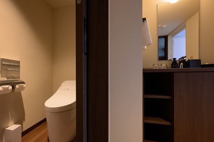 Room 16 of 74