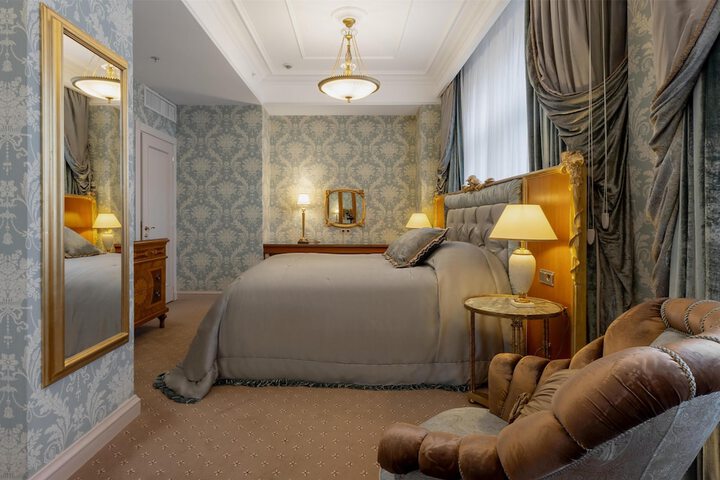 Room 102 of 339
