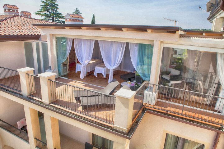 Terrace/Patio 175 of 176