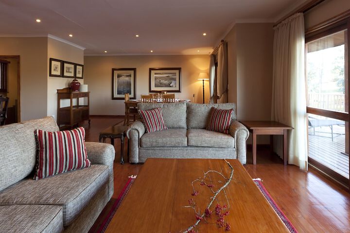 Room 100 of 299