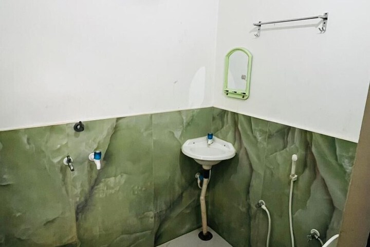 Room 8 of 11