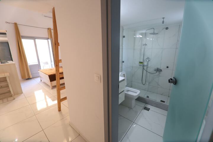 Room 44 of 158