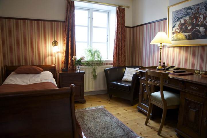 Room 14 of 214