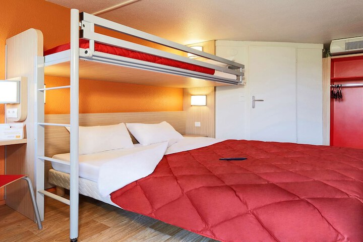 Room 7 of 33