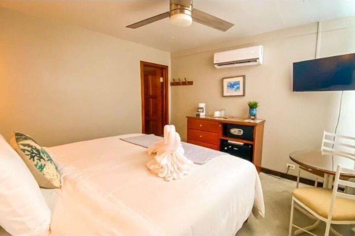 Room 12 of 84