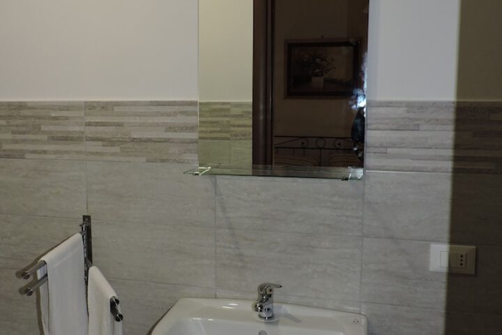 Room 12 of 16