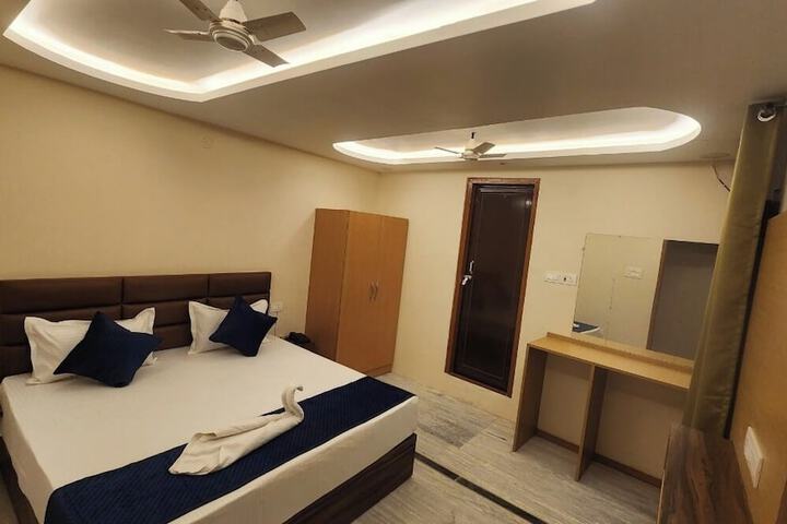 Room 2 of 21