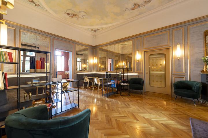 Entrance & Lobby