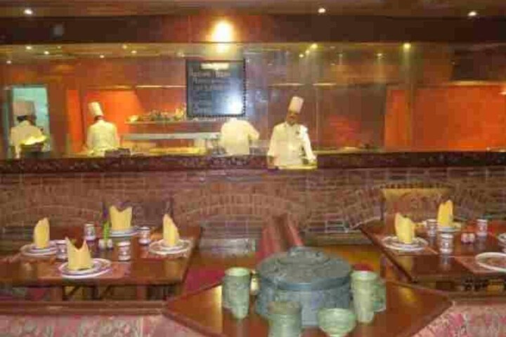 Dining 19 of 35