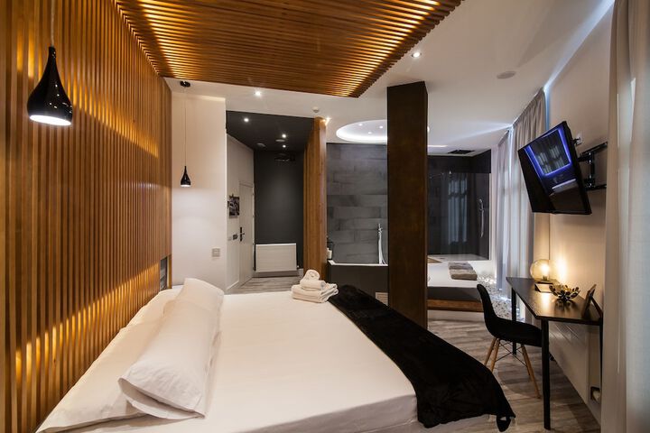 Room 16 of 49